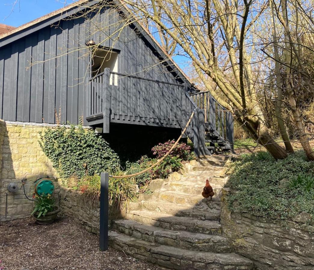 Larkham Loft Apartment Teffont Magna Exterior photo